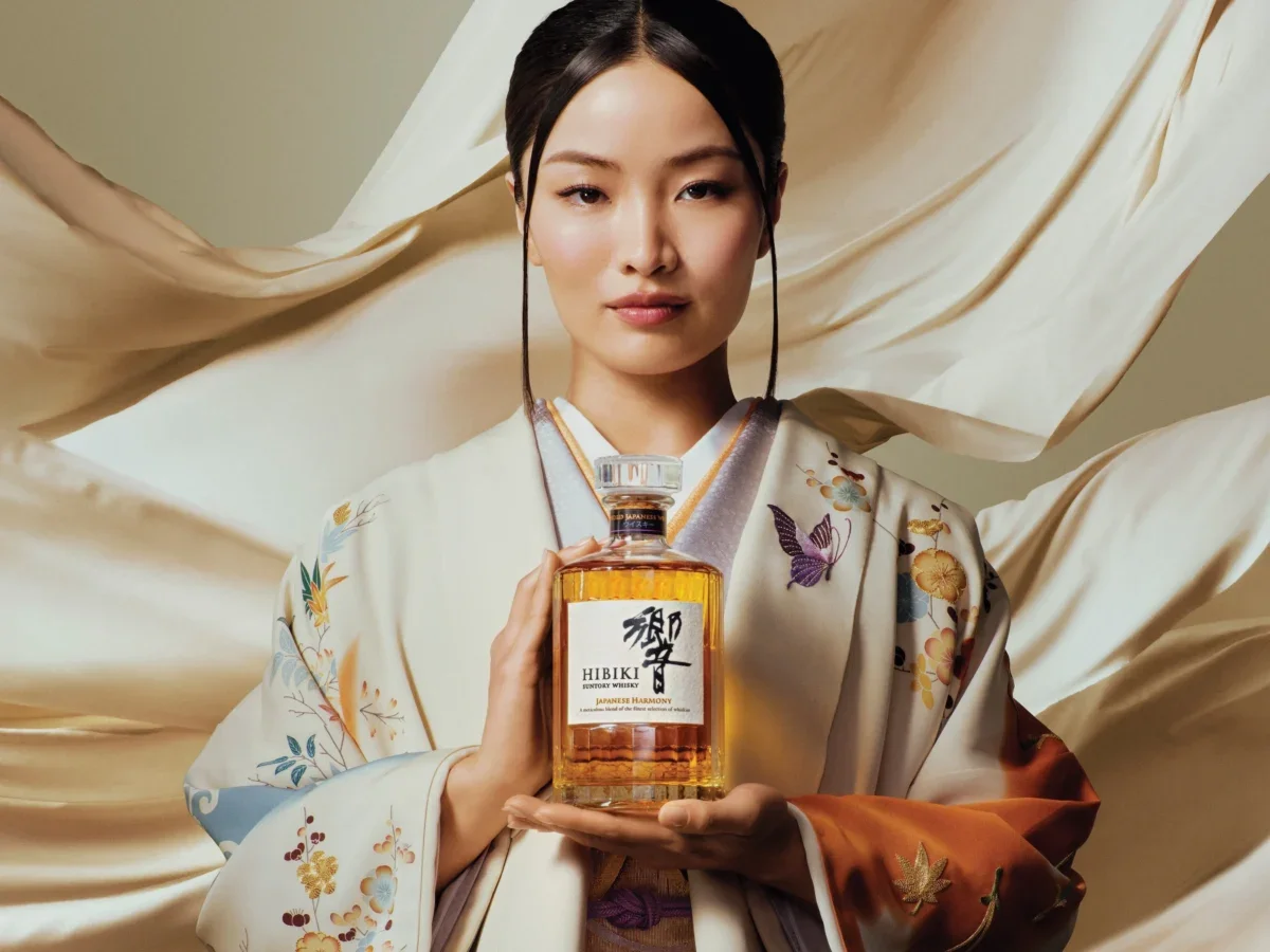 Hibiki Finds a Kindred Spirit in 500-Year-Old Kimono House Hibiki Finds a Kindred Spirit in 500-Year-Old Kimono House